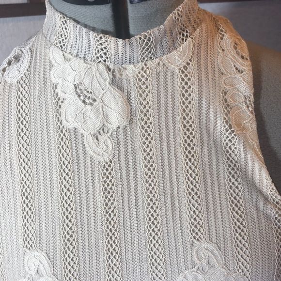 Urban Outfitters Kimchi Blue Tilly Mock Neck Ivory Lace Top NWT Size Large - Picture 4 of 13